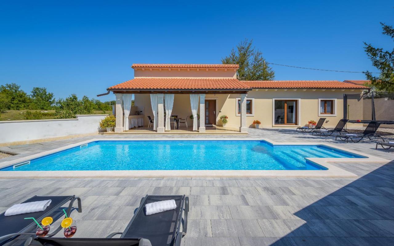 Villa Desapemani Zminj Exterior photo