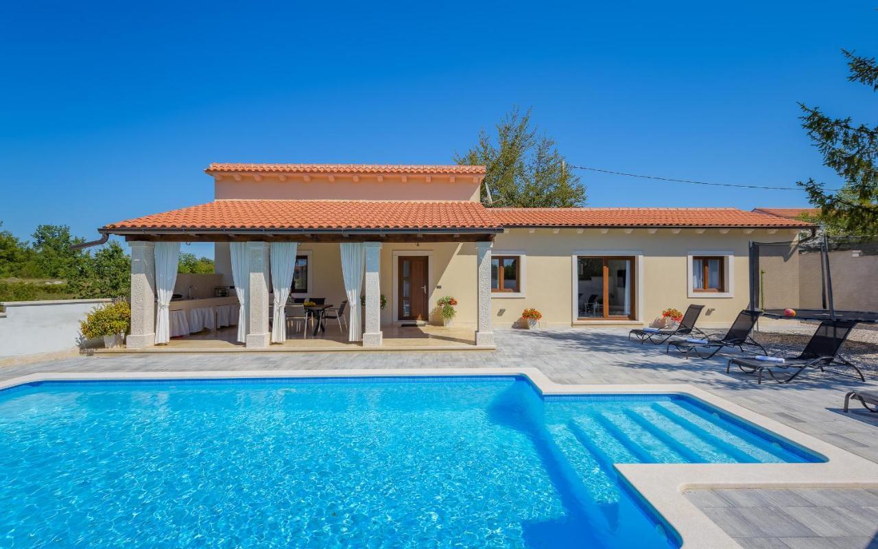 Villa Desapemani Zminj Exterior photo
