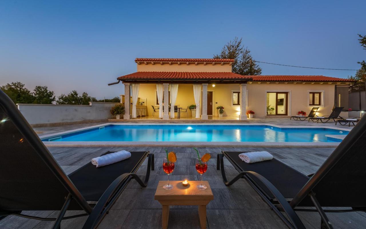 Villa Desapemani Zminj Exterior photo