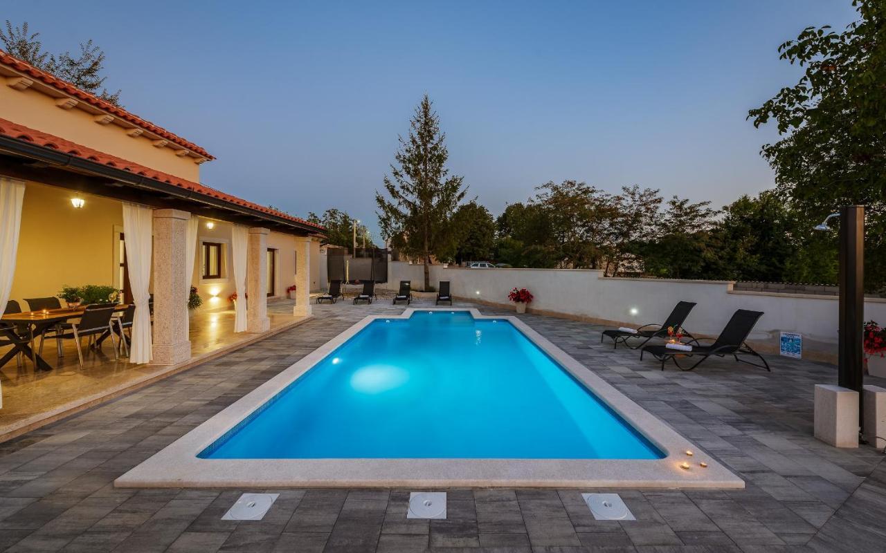 Villa Desapemani Zminj Exterior photo
