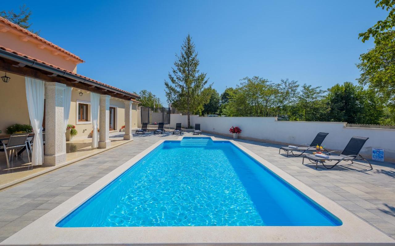 Villa Desapemani Zminj Exterior photo